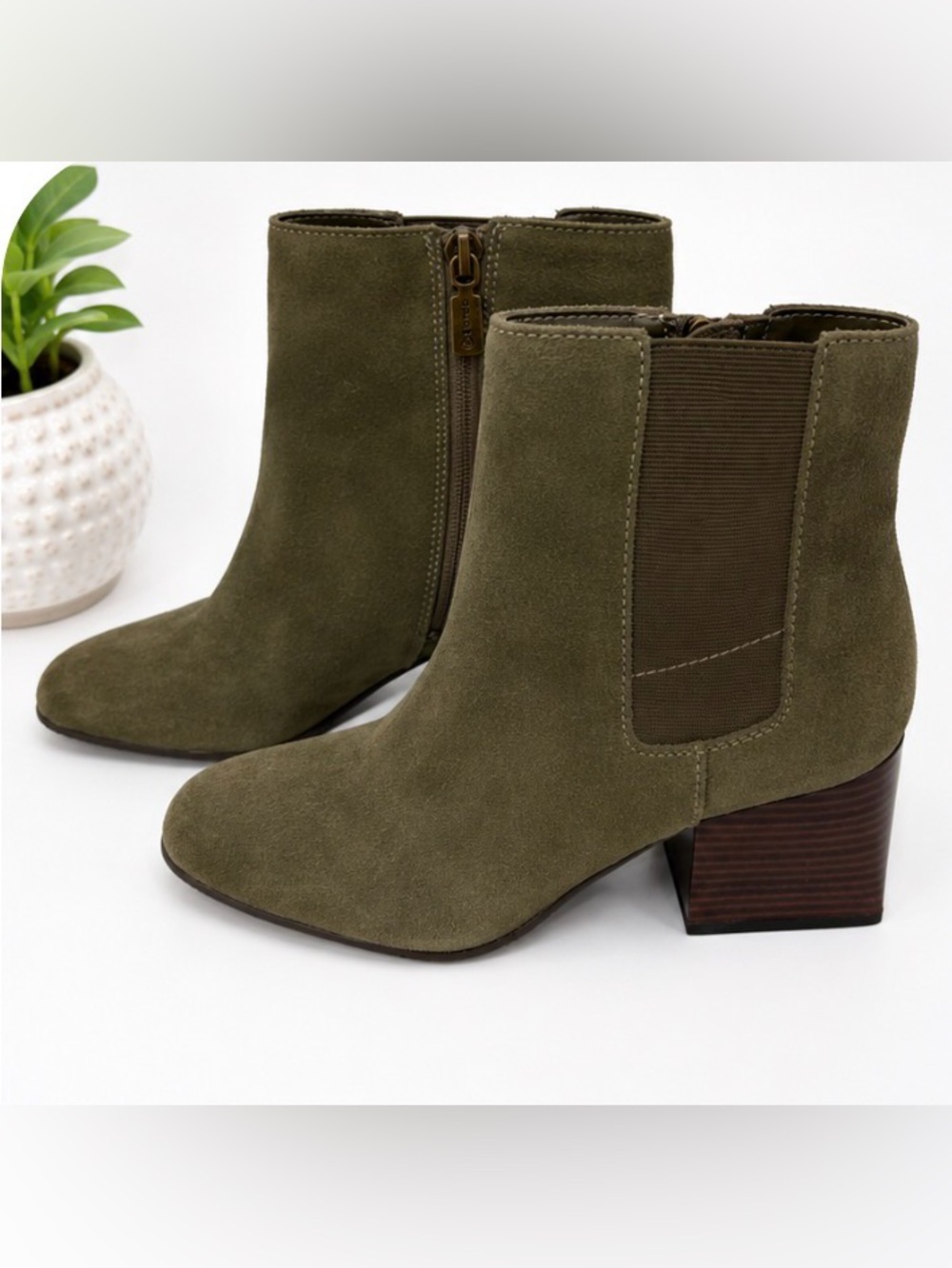Blondo Scarlett Waterproof Suede Ankle Booties | Women’s 7M | Olive | Excellent